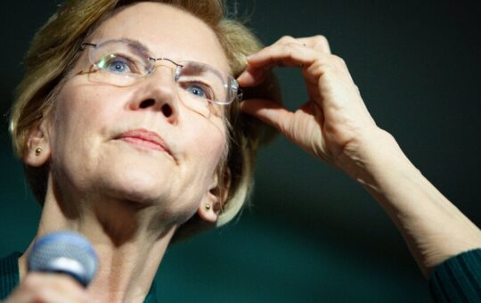 Elizabeth Warren: Update Bank Secrecy Act to Address Crypto 'Threat'
